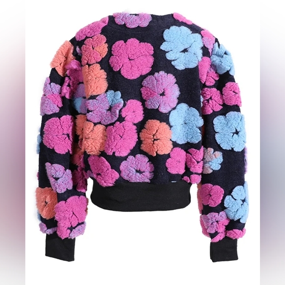 Petals Detailed Blouse - Picture 3 of 8